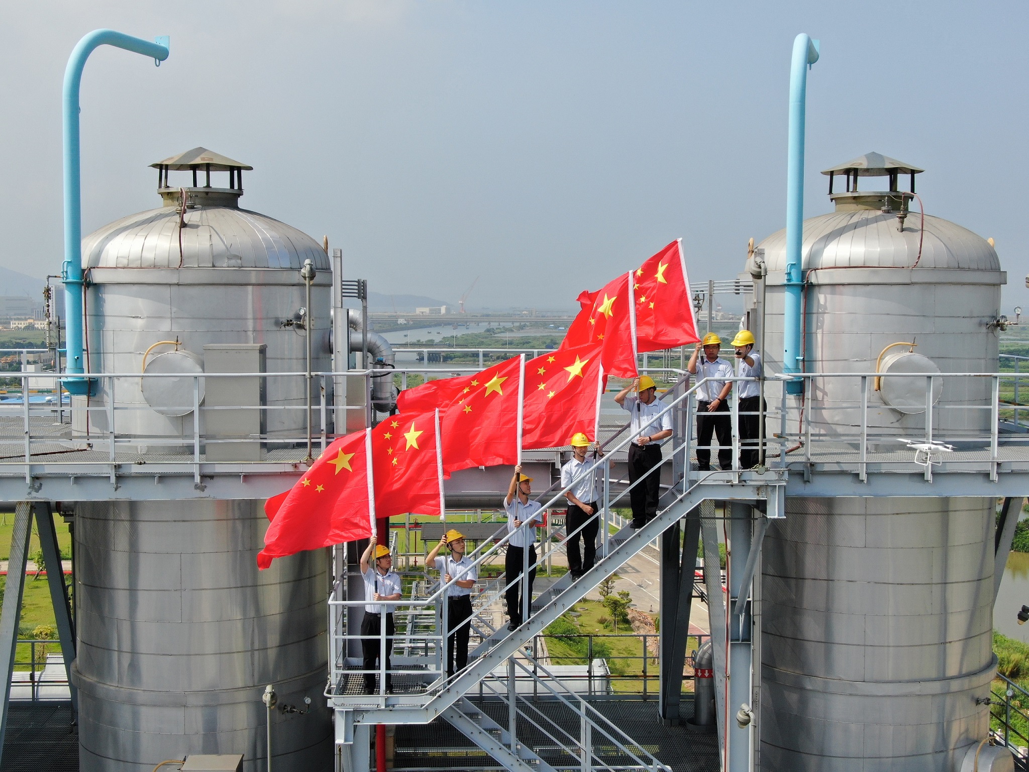 红旗飘飘.jpg