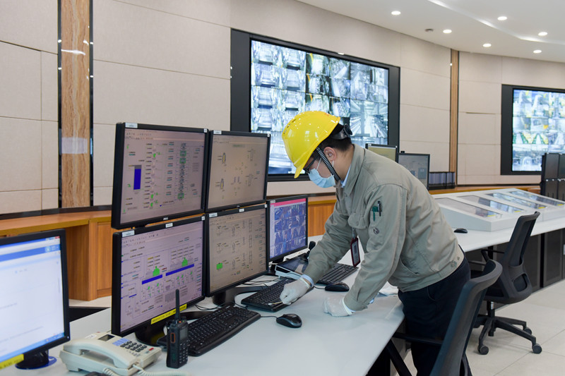 珠纤公司员工对公用键盘进行防疫消毒_副本.jpg 珠纤公司员工对公用键盘进行防疫消毒_副本.jpg